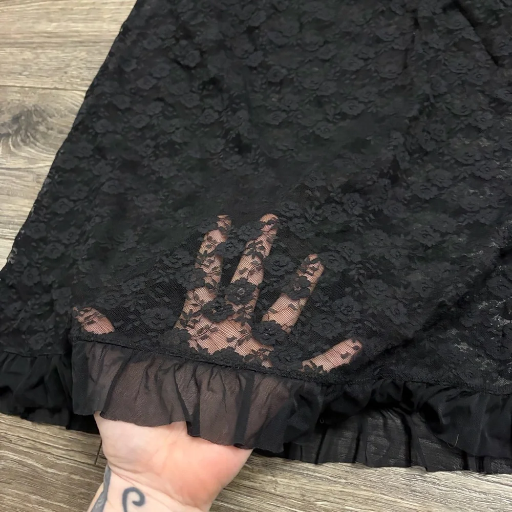 90s European Vintage Lace Mini Slip Dress w Ruffle Hem (Black) Size S/M